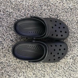 Black crocs